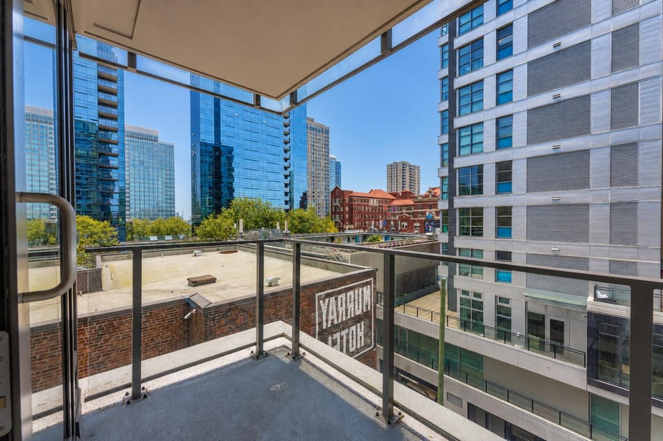 Modern 2BR Condo on Hornby Street Near FIFA Action Apartment in Vancouver