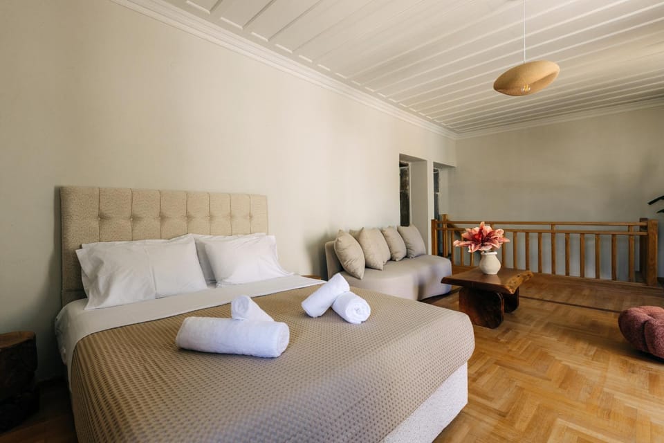 Bed, Living room