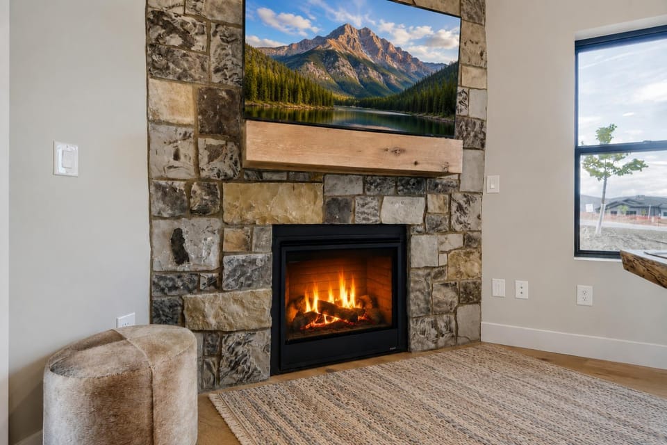 Luxury New Build w Ski Storage Fire Pit BBQ 1122 House in Jordanelle Reservoir
