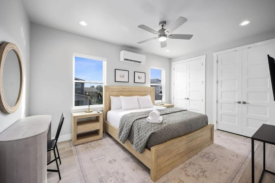 Bed, TV and multimedia, Bedroom, furniture, wardrobe, air conditioner