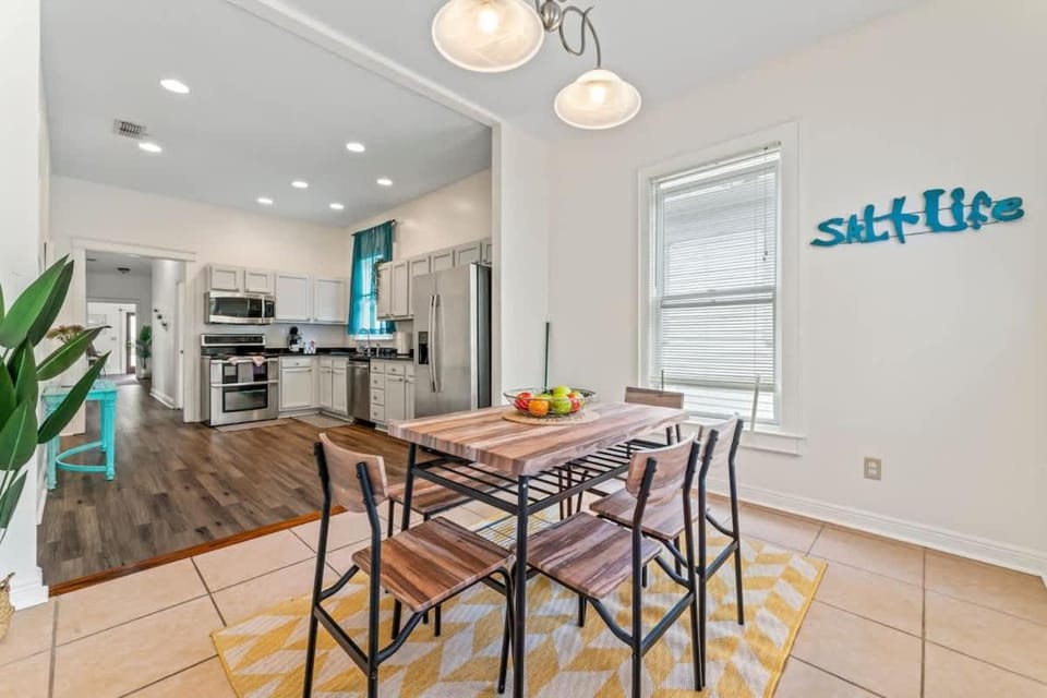 Historic Gem in Springfield - Grill Private Deck Apartment in Jacksonville