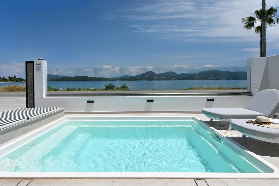 Nearby landmark, Day, Natural landscape, Mountain view, Pool view, Swimming pool, sunbed