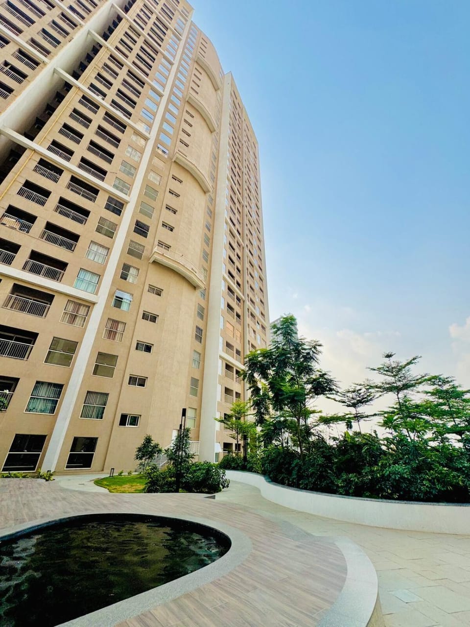 Modern 2BHK with pool & wifi at GIFT CITY Apartment in Gujarat
