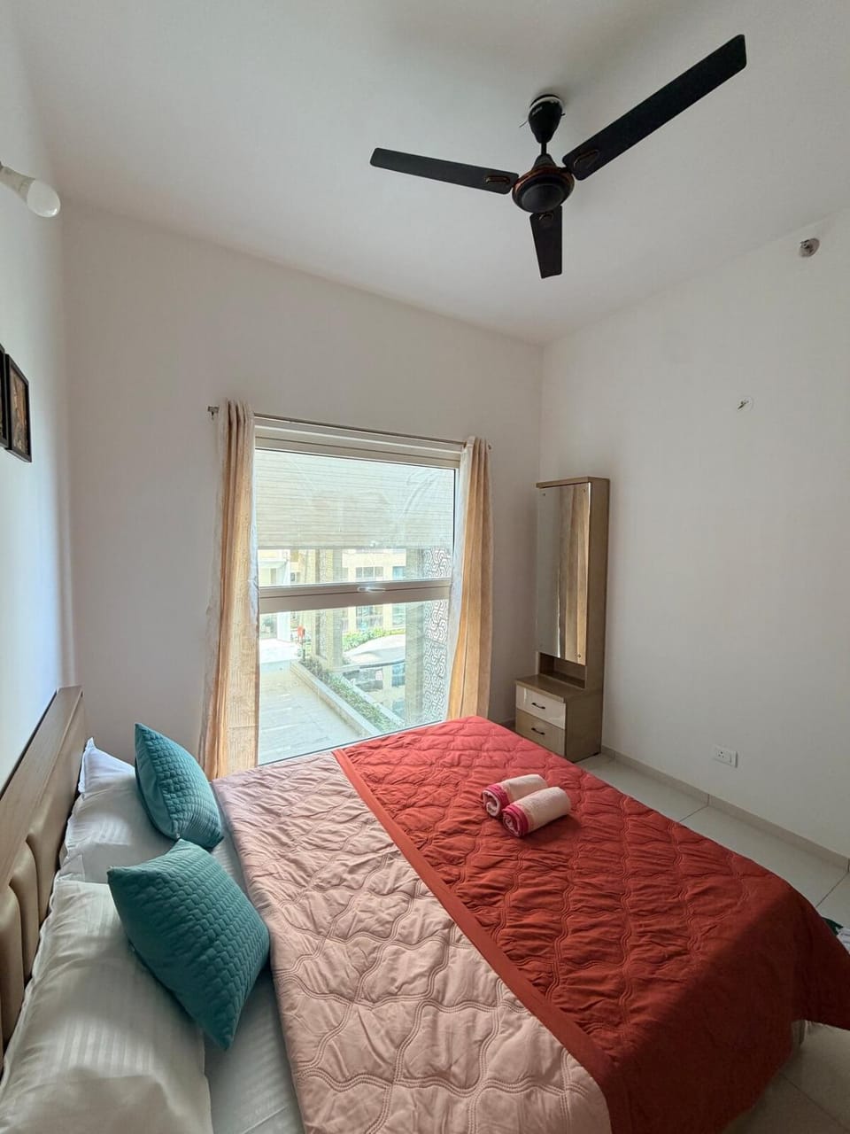 Modern 2BHK with pool & wifi at GIFT CITY Apartment in Gujarat