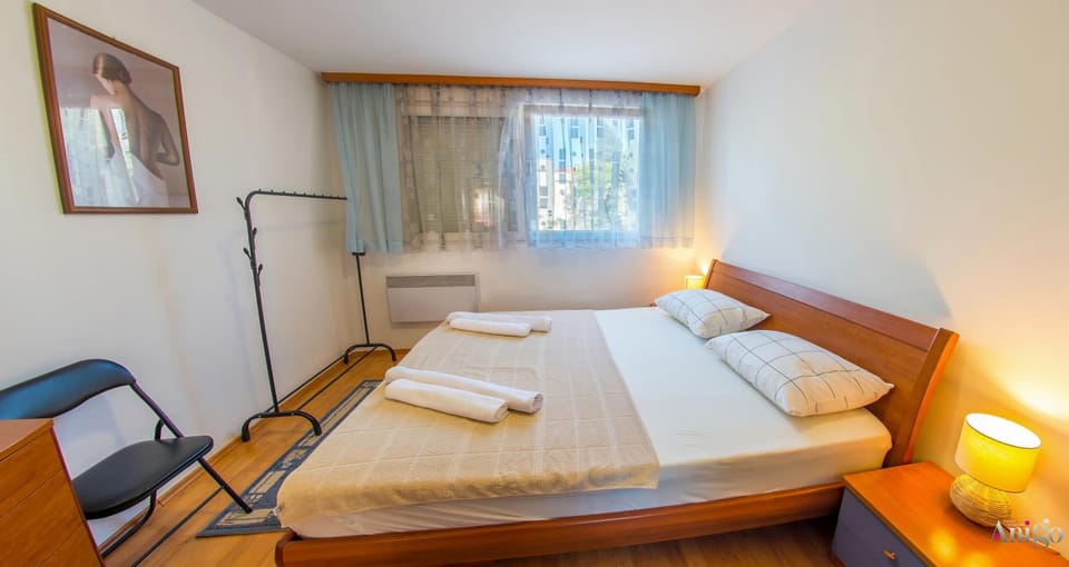 Bed, Bedroom, towels