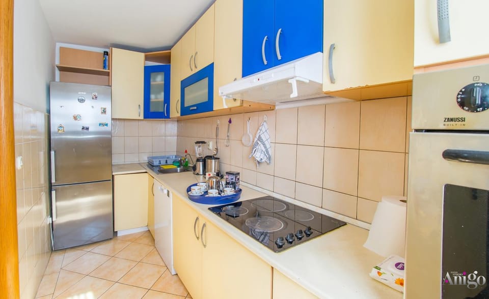 Kitchen or kitchenette, dishwasher, oven, stove