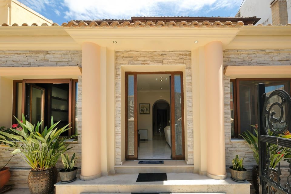 Property building, Facade/entrance