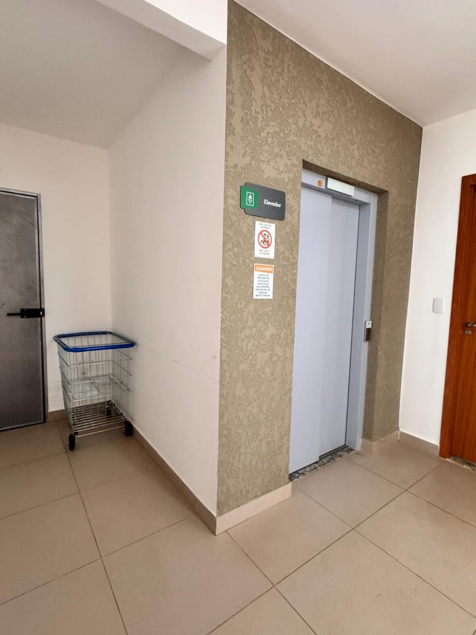 Apartamento central, 2 quartos, cozinha completa, máquina lava e seca, ideal pra até 4 hóspedes Apartment in Palmas