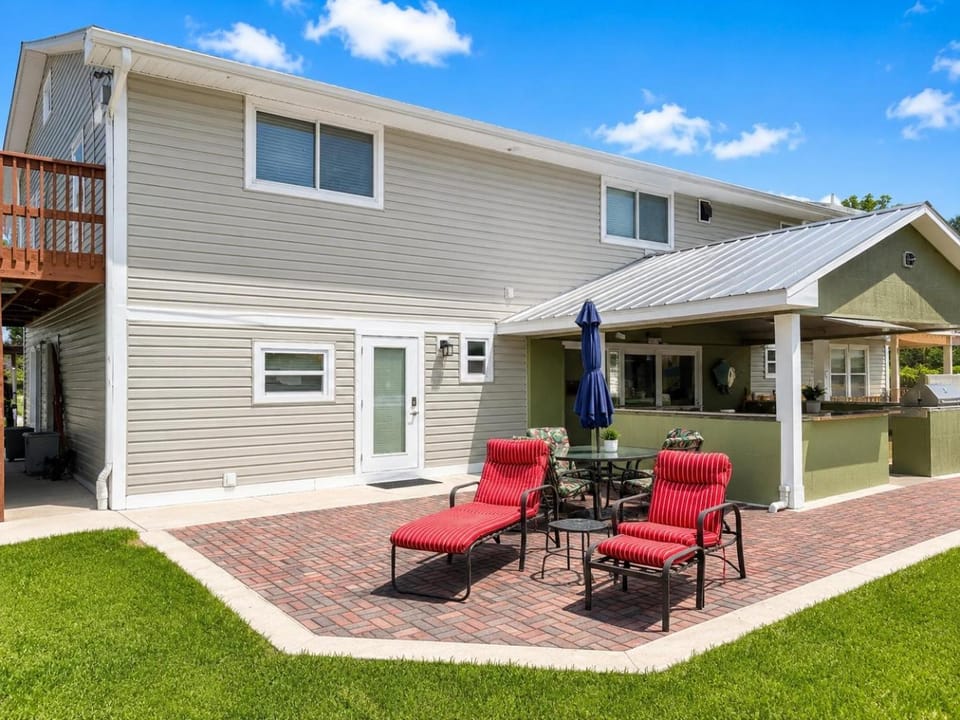 Spacious coastal Getaway Apartment in Cape Coral