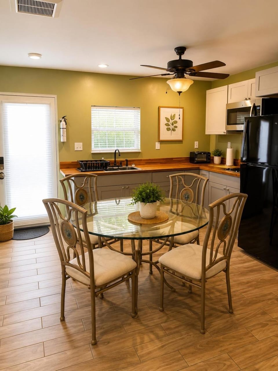 Spacious coastal Getaway Apartment in Cape Coral