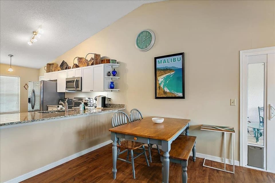 Malibu Cottage on Lake Mandarin - WIFI FIRE PIT House in Jacksonville