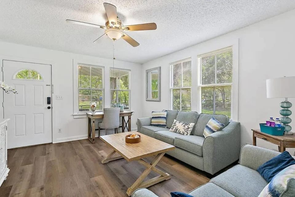Orange Door Bungalow - Central Cozy 3BR House in Jacksonville