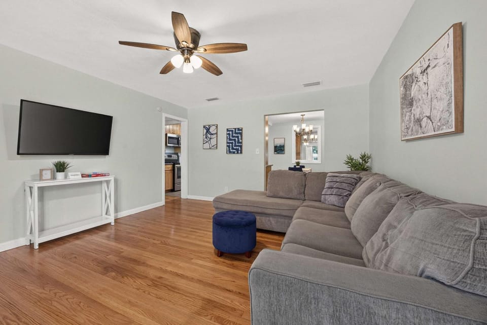 Pure GOLD on Emerald Isle - 4BR Patio WIFI House in Jacksonville
