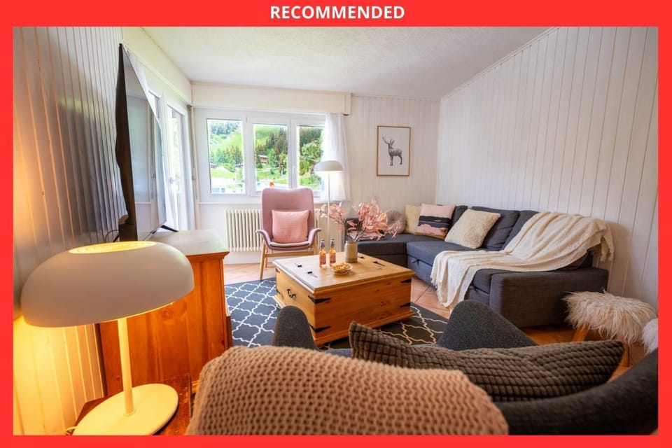 Communal lounge/ TV room, Bed, TV and multimedia, Living room, Photo of the whole room, Seating area, Evening entertainment, Bedroom