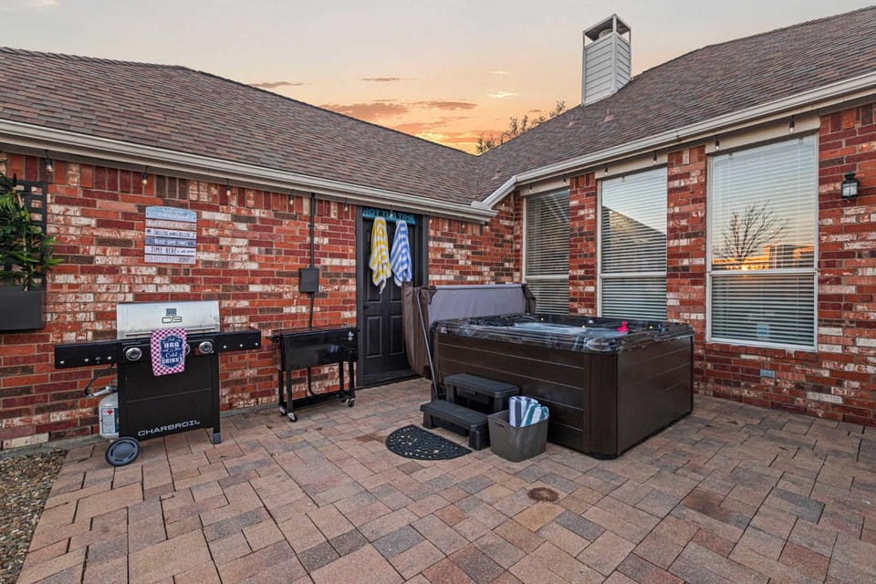 Luxury 2 King beds Hot Tub near PGA & World Cup House in Frisco