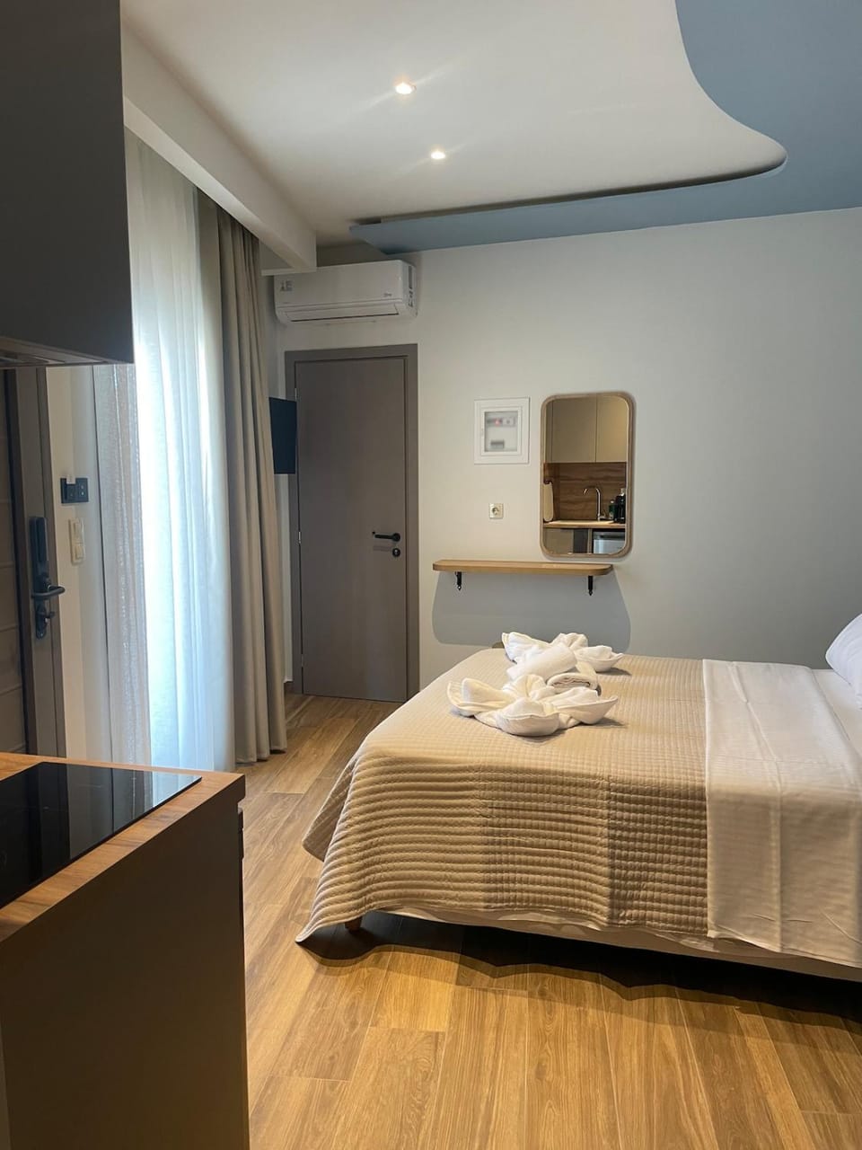 Bed, TV and multimedia, Kitchen or kitchenette, Bedroom, towels