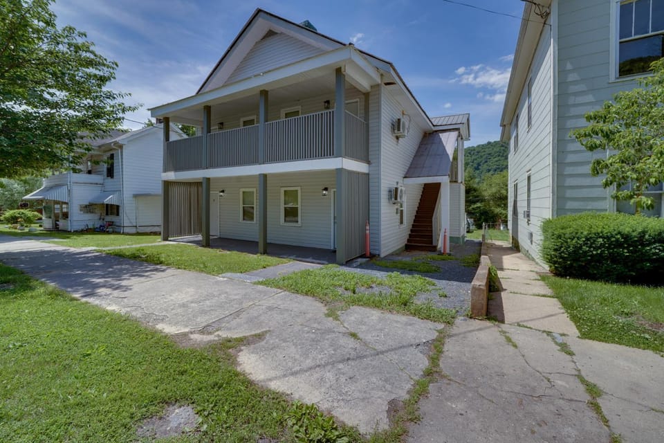 Central Hinton Studio Near Dtwn & New River Gorge Apartment in West Virginia