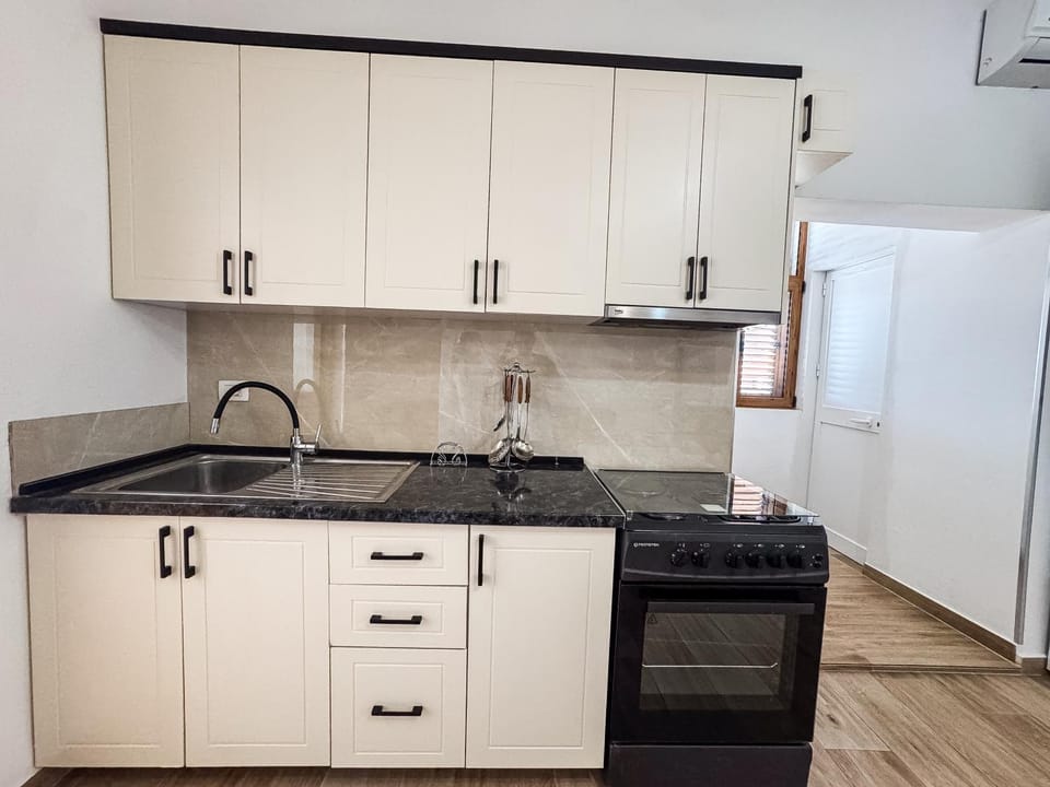 Kitchen or kitchenette, kitchen