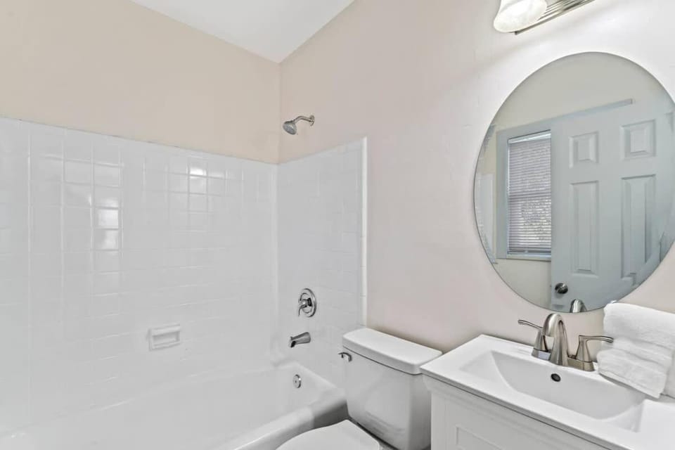 The Hendricks #4 TV AC Wi-Fi Apartment in Jacksonville