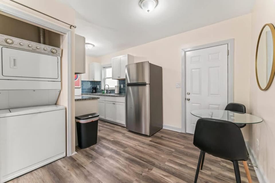The Hendricks #4 TV AC Wi-Fi Apartment in Jacksonville