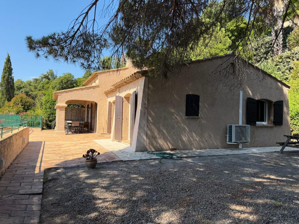 Villa avec piscine et pool house à La Croix valmer Villa in Cavalaire-sur-Mer