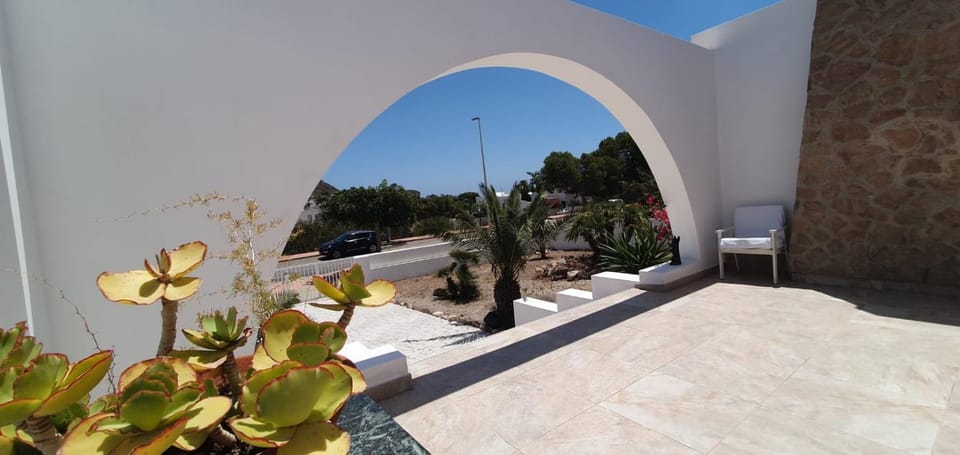 Facade/entrance, Garden