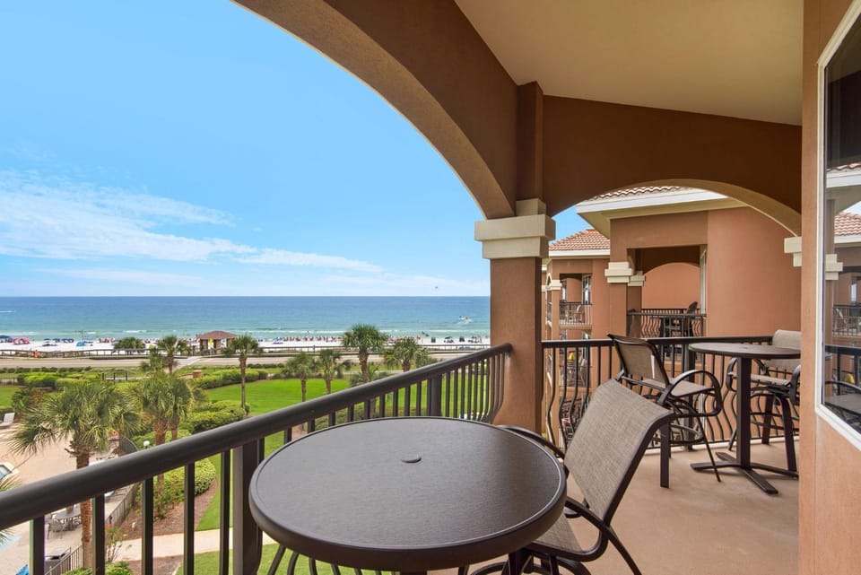 Property building, Day, Balcony/Terrace, Beach, Sea view