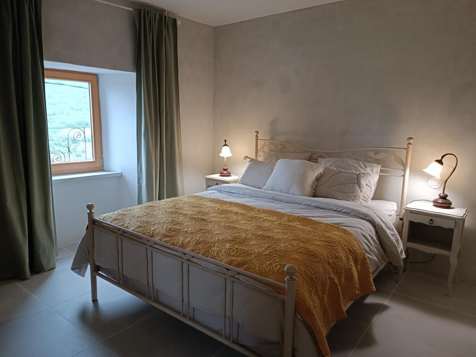 Bed, Photo of the whole room