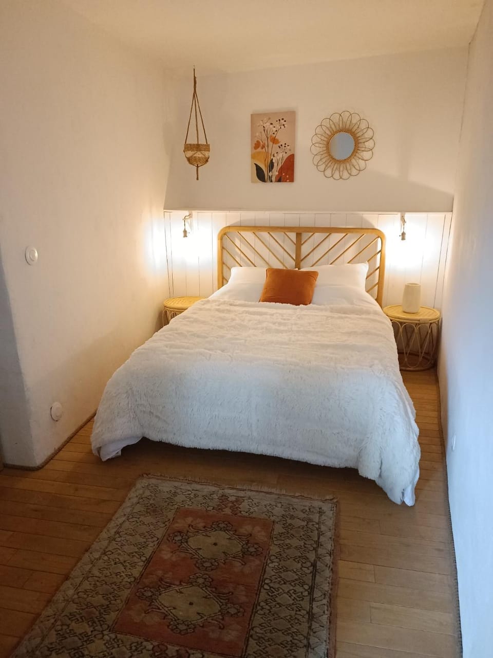 Bed, Photo of the whole room