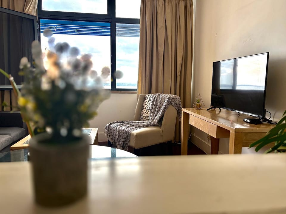 TV and multimedia, Living room, Seating area, Evening entertainment