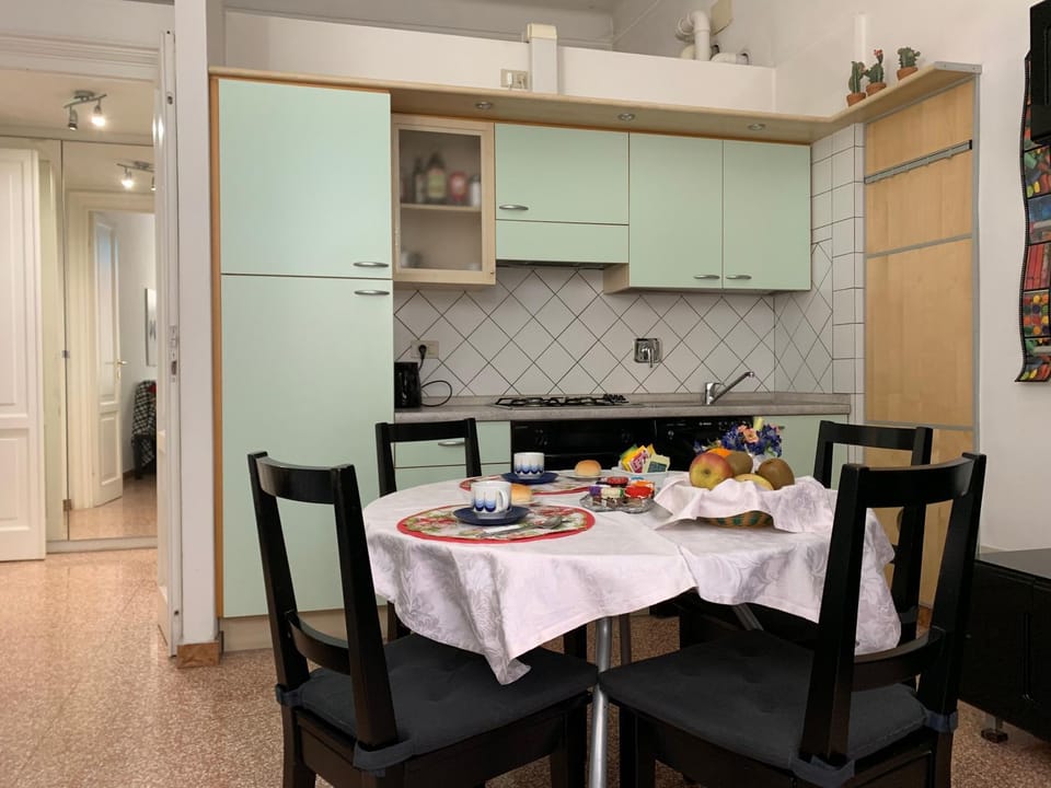 Kitchen or kitchenette, Living room