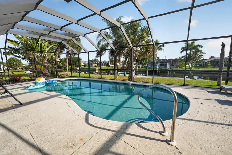 Swimming pool, Swimming pool