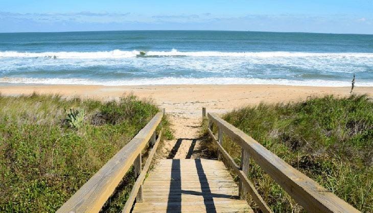 Jax Beach Retreat - Blocks from beach spacious House in Jacksonville Beach
