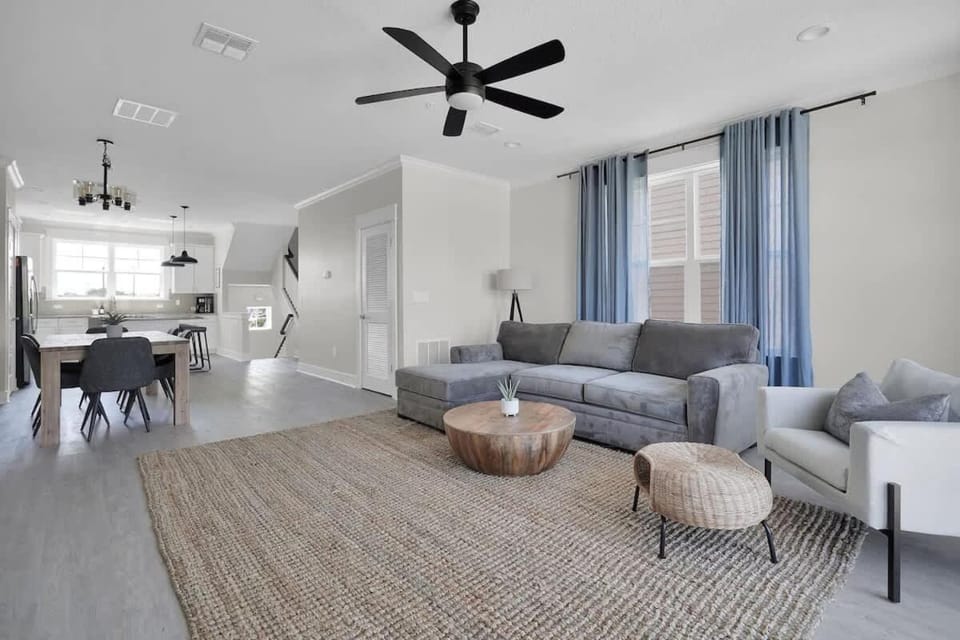 Jax Beach Retreat - Blocks from beach spacious House in Jacksonville Beach