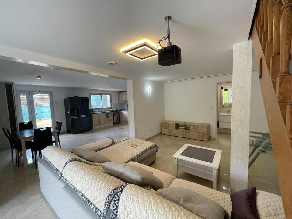 Communal lounge/ TV room, TV and multimedia, Living room