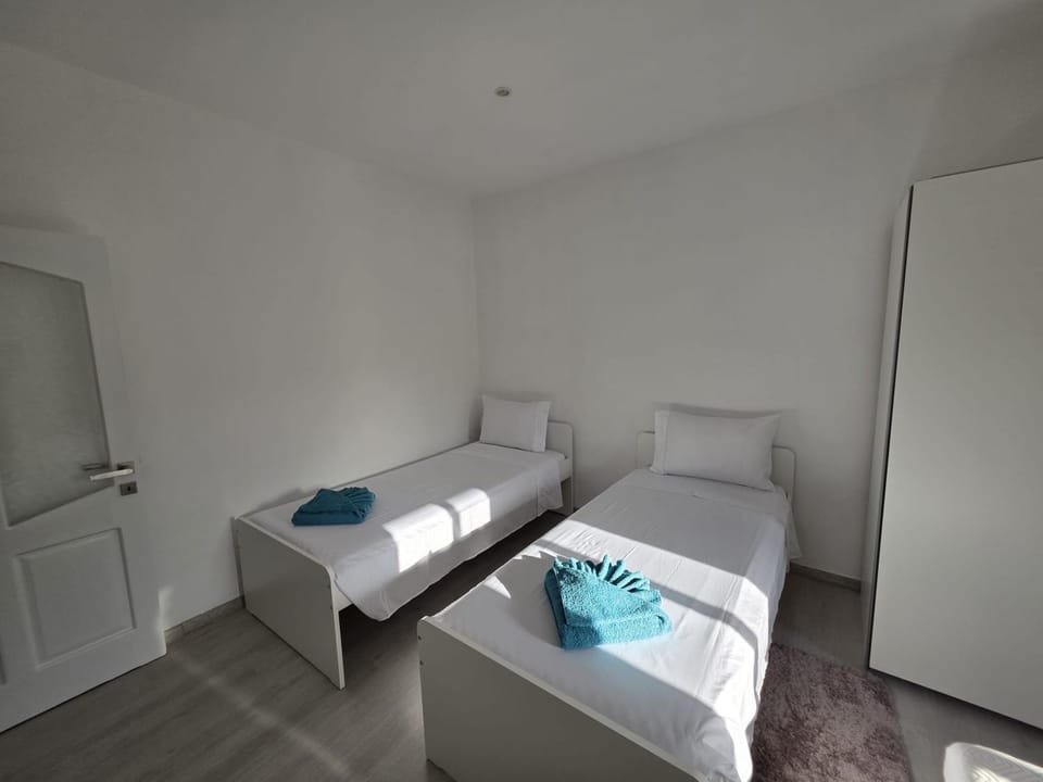 Bed, Bedroom, air conditioner