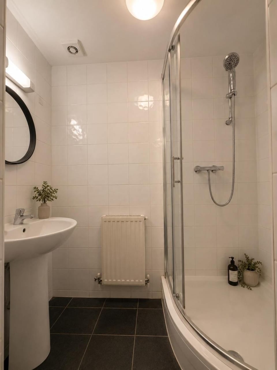 cozy studio living with garden Apartment in Stretford
