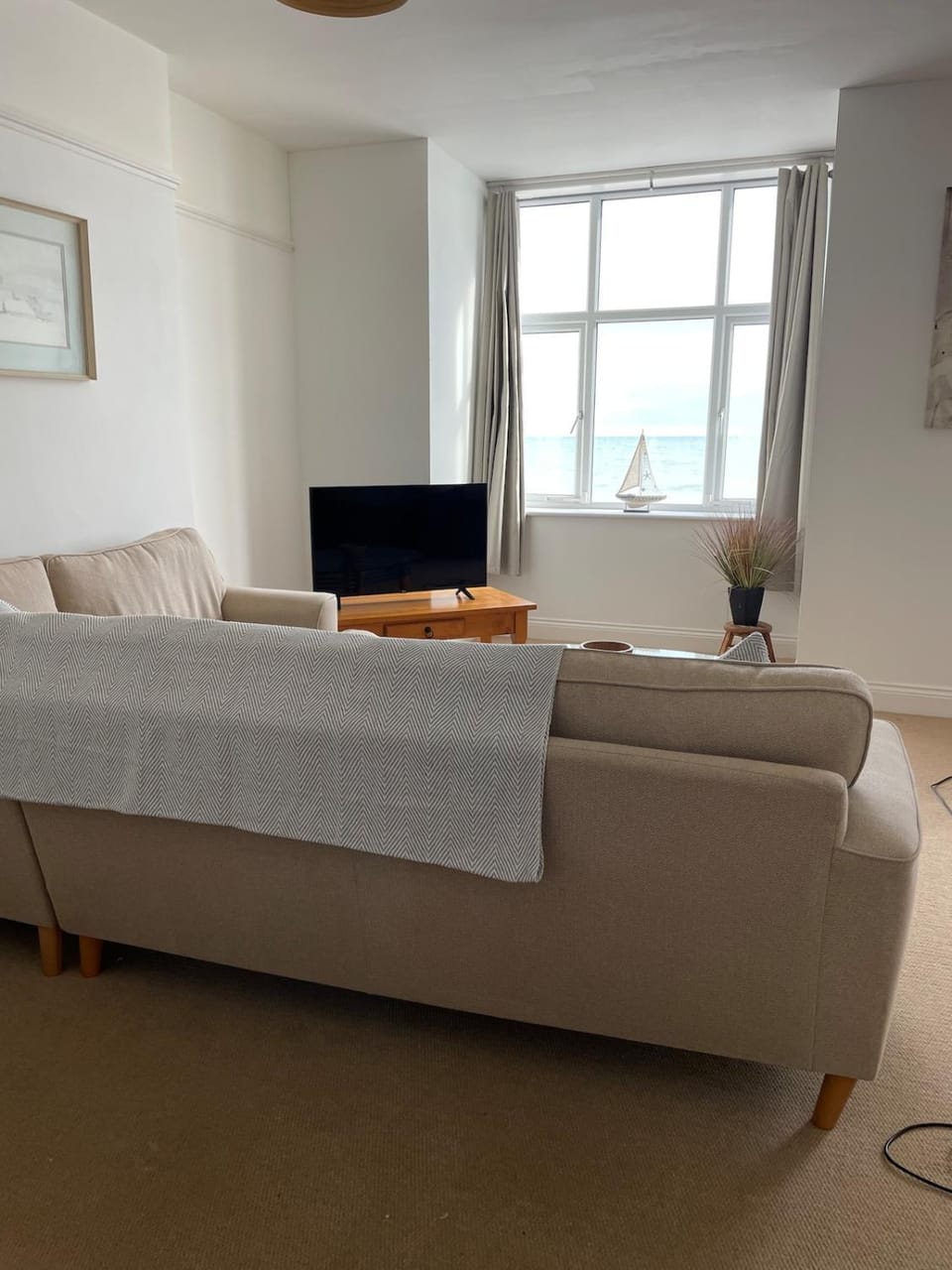 Communal lounge/ TV room, Living room, Seating area