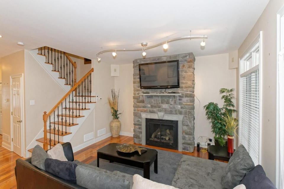Saratoga Lake Front #1, minutes to The Track! House in Saratoga Lake
