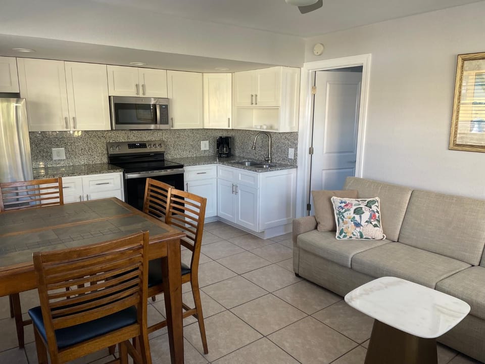 Beachside 1 bedroom condo-motel Apartment in Redington Shores
