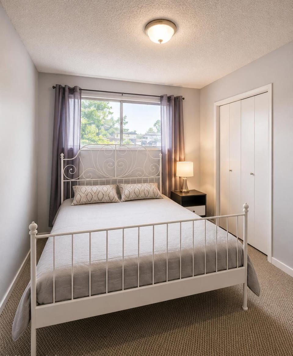 Modern 2-Bedroom Suite, 3-Min Walk to C-Train & Shopping Apartment in Calgary