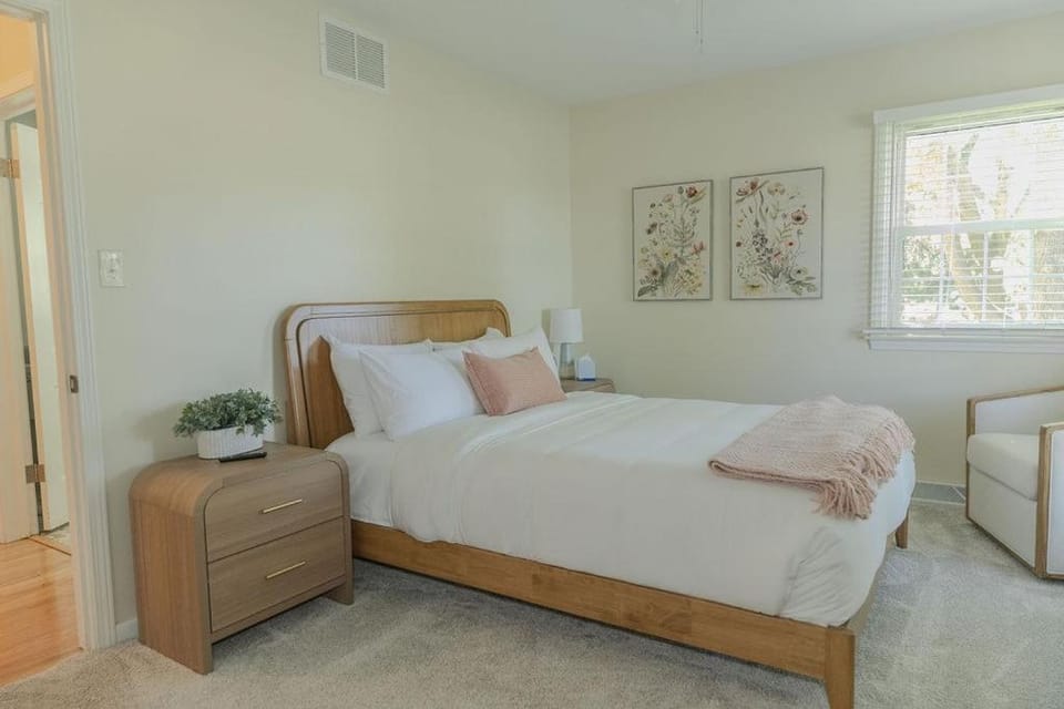 Cozy and Roomy Getaway in Macon - Perfect for Groups House in Missouri