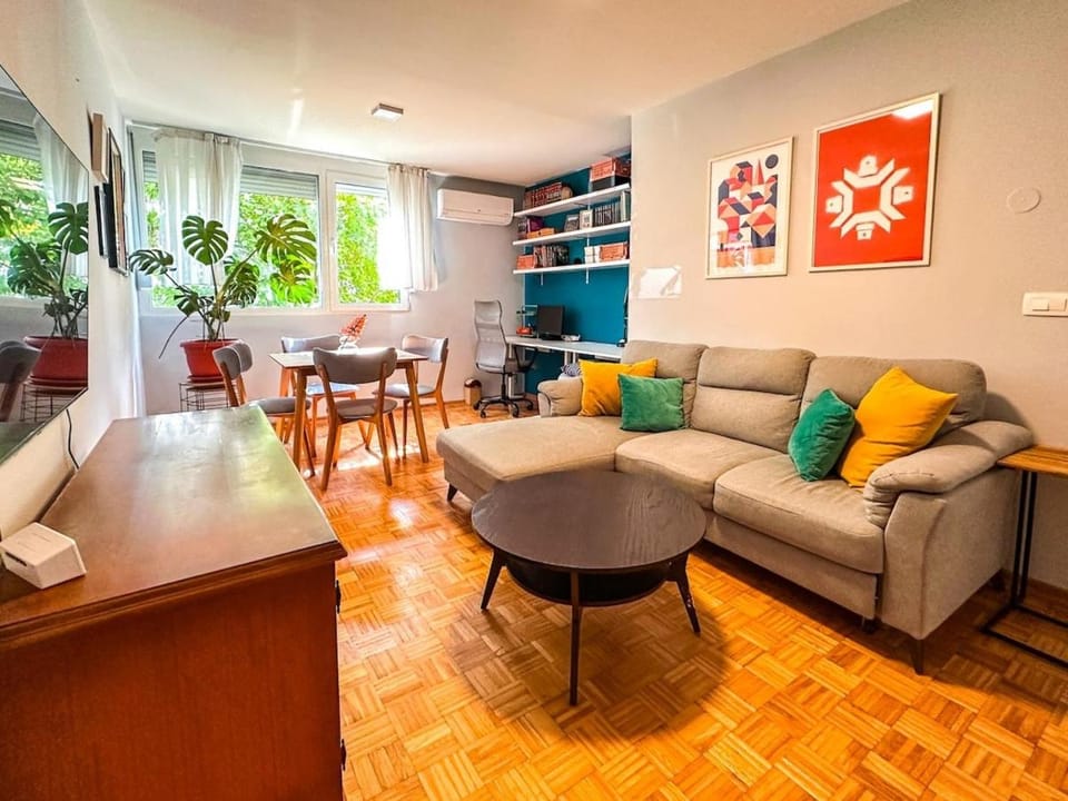 Colorful Cheyf in the city center Apartment in Sarajevo