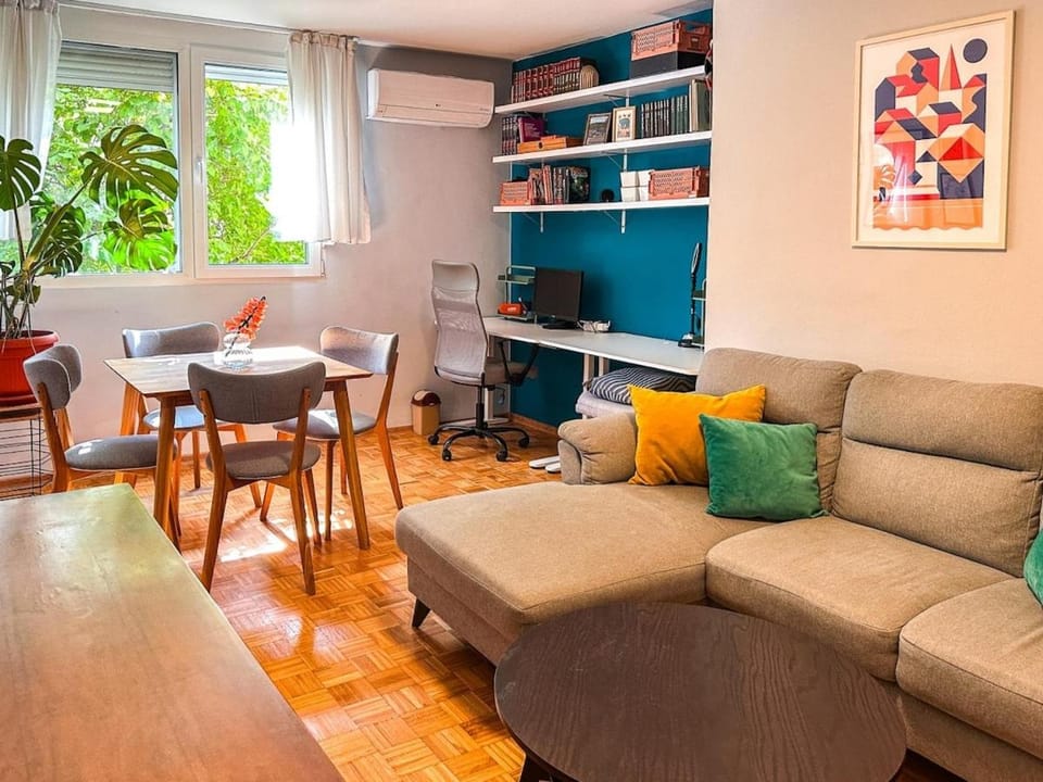 Colorful Cheyf in the city center Apartment in Sarajevo