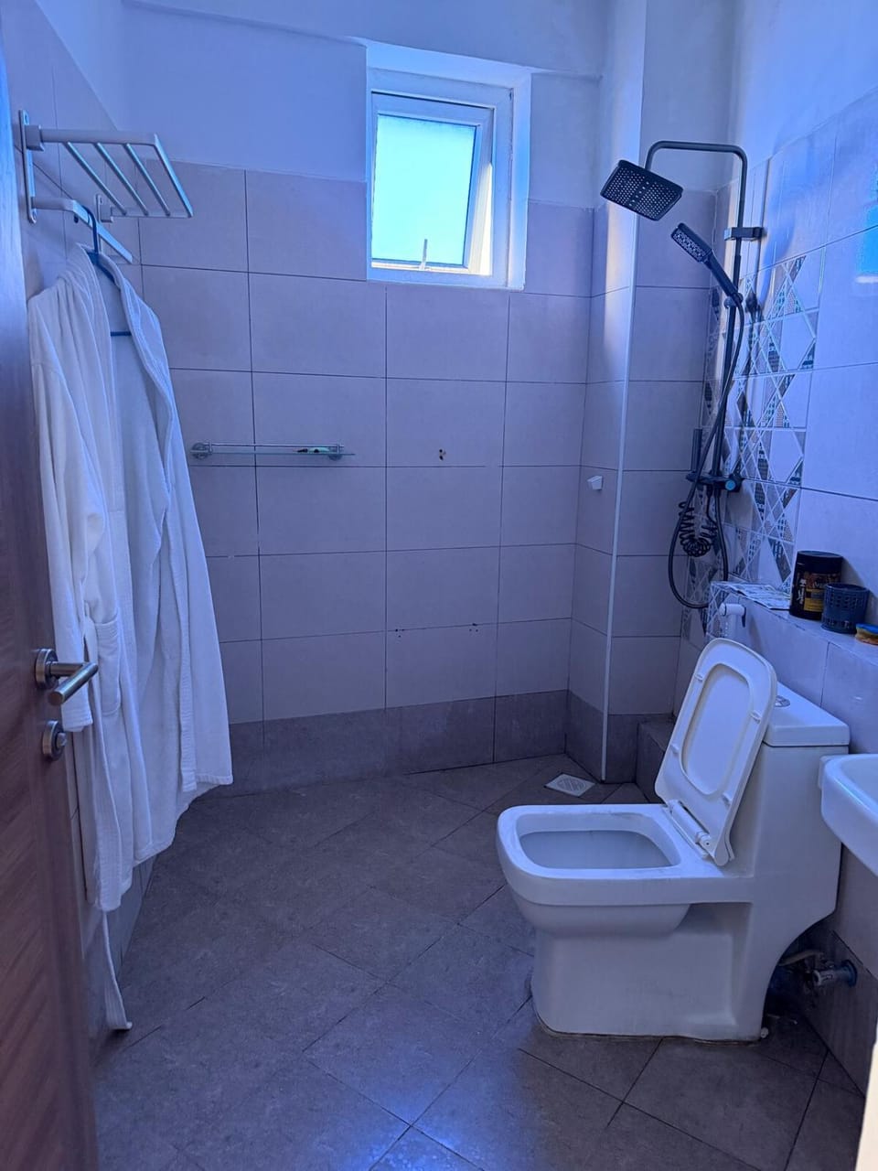 Modern Seaview Penthouse 10,Rooftop pool, Ac Apartment in Mombasa