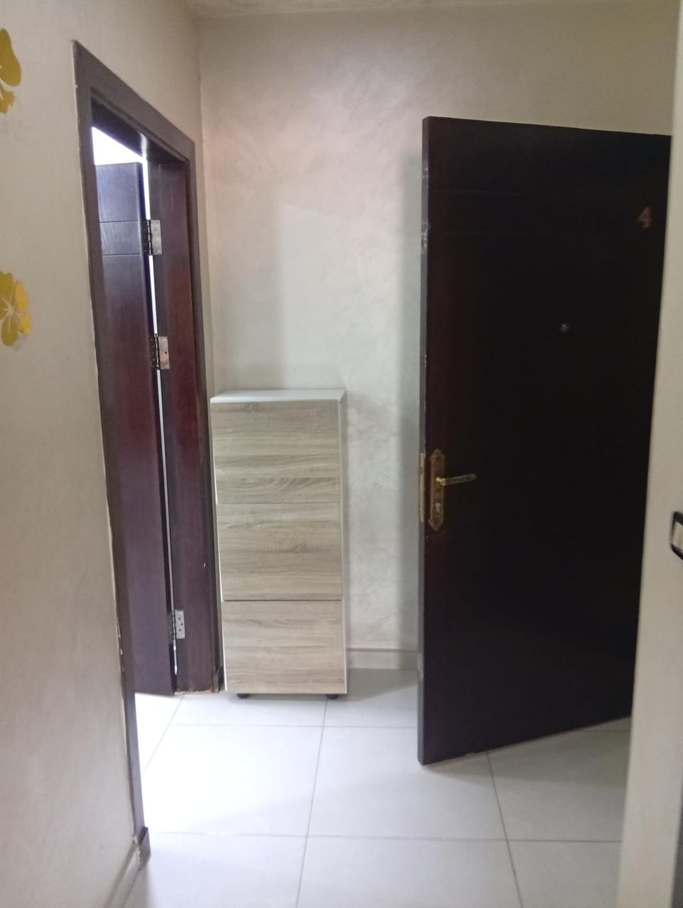 شقه 3 غرف نوم وغرفه ضيوف وصاله فرش ايكيا خلف الراهبات الورديه اربد Apartment in North District