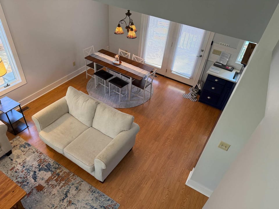 Neighborhood home - 10 min walk to the beach, Pets, Fenced yard House in Oak Island