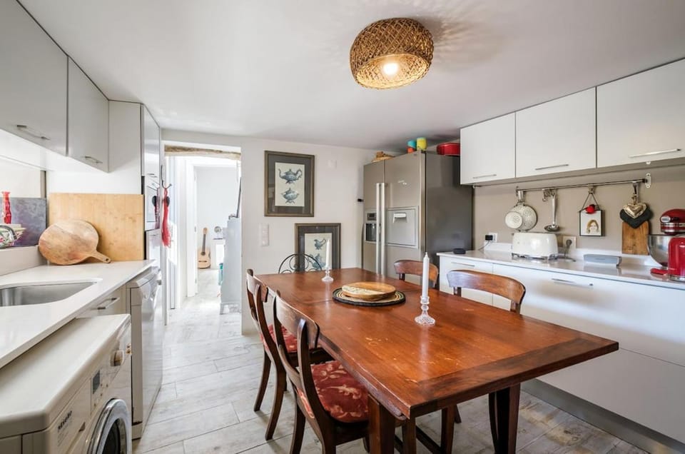 Dining area, kitchen