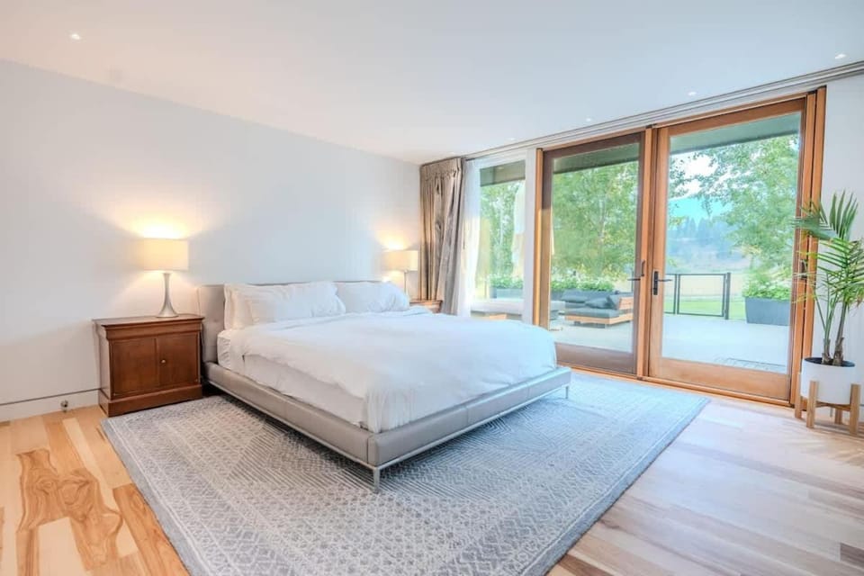 Mountain View Estate 42 Acre Luxury Getaway Invermere House in Invermere