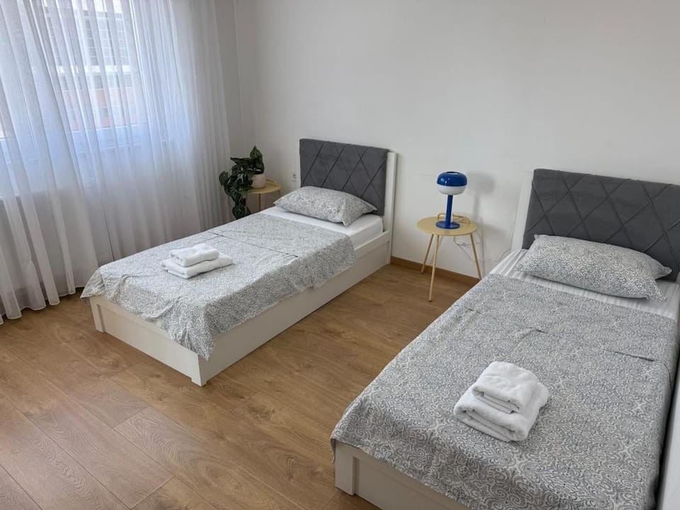 Bright Diamond 80msq - PR Square Apartment in Europe